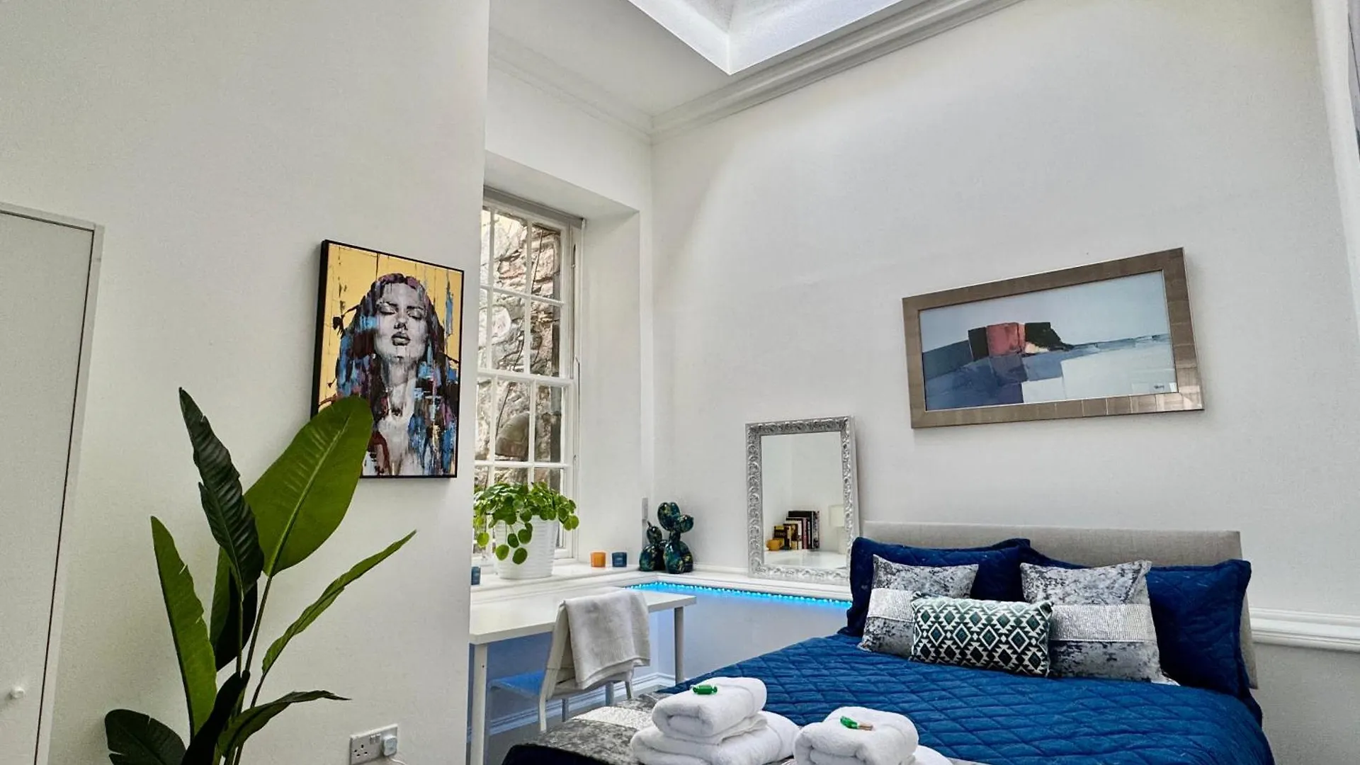 Spacious Luxury 3 Bedroom, 2 Bathroom Apartment - Next To Royal Mile And Edinburgh Castle ! 0*,  영국