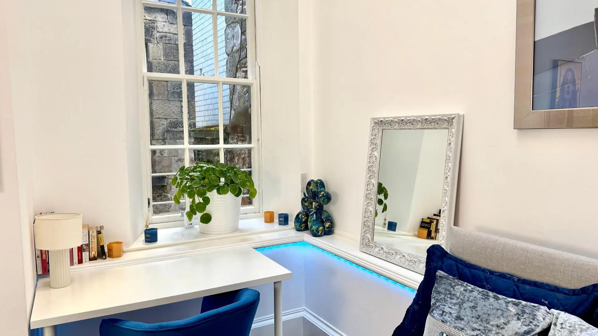 Spacious Luxury 3 Bedroom, 2 Bathroom Apartment - Next To Royal Mile And Edinburgh Castle !