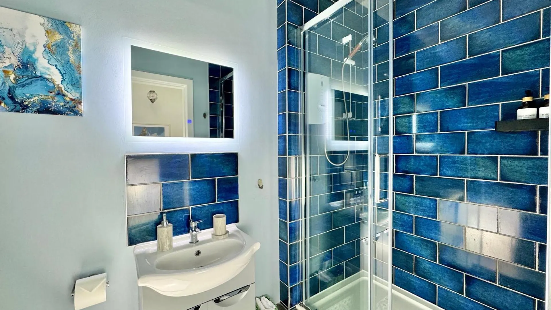 Spacious Luxury 3 Bedroom, 2 Bathroom Apartment - Next To Royal Mile And Edinburgh Castle !